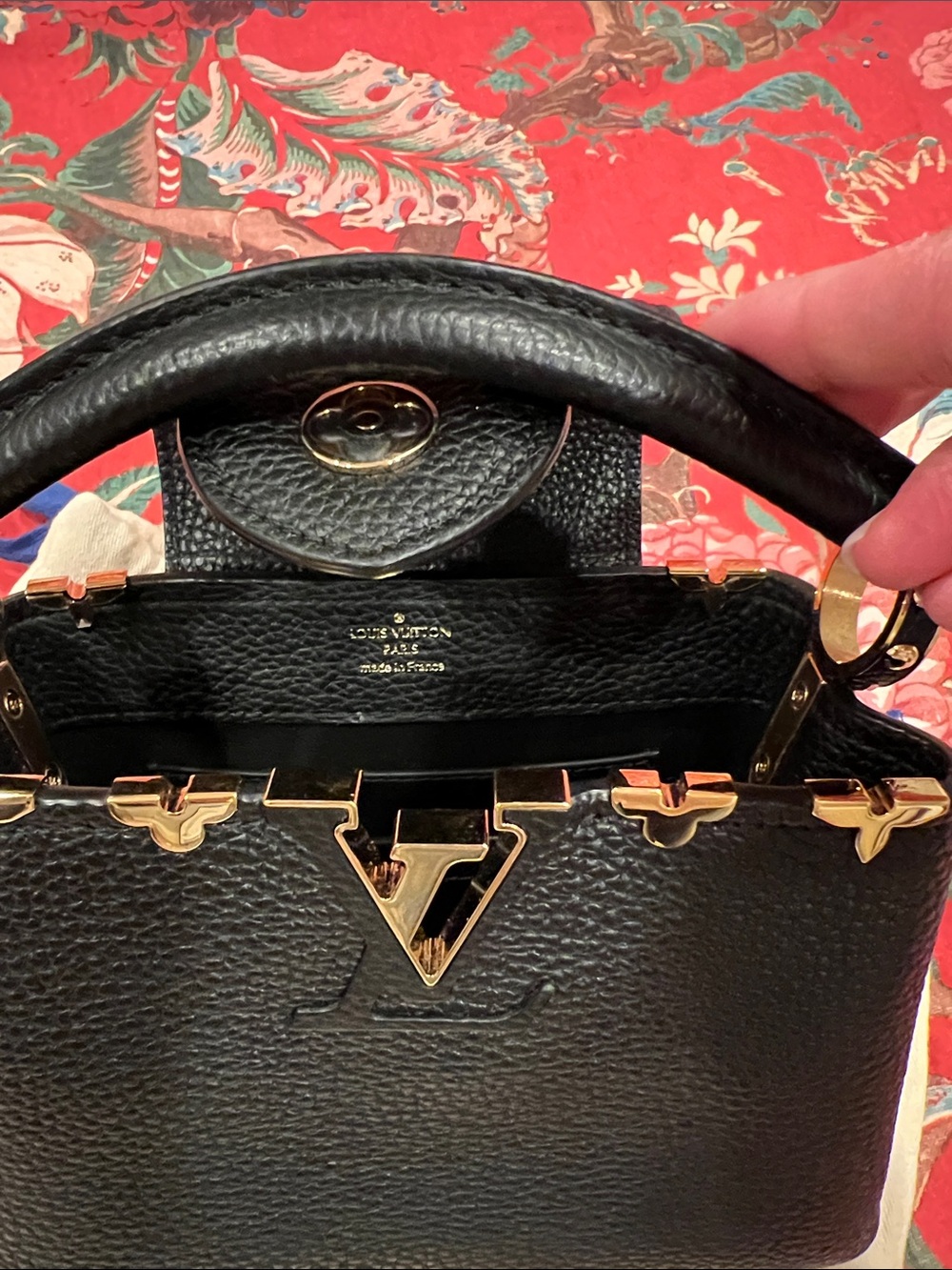 Louis Vuitton Black Capucines Mini Top-Handle Bag with Gold Hardware - Picture 2 of 15